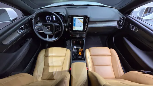 Volvo XC40 B4 2021 7