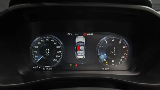 Volvo XC40 B4 2021 8