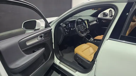 Volvo XC40 B4 2021 11
