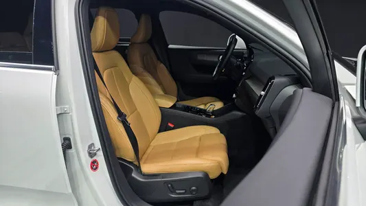 Volvo XC40 B4 2021 10