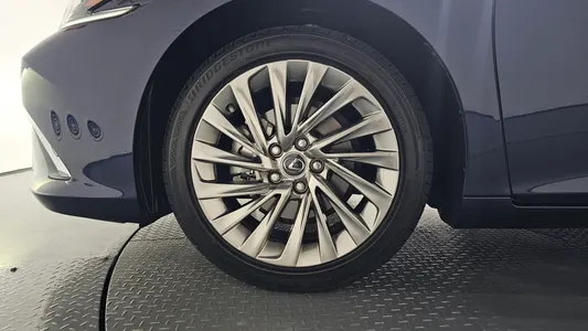Lexus ES300h 7 2022 5