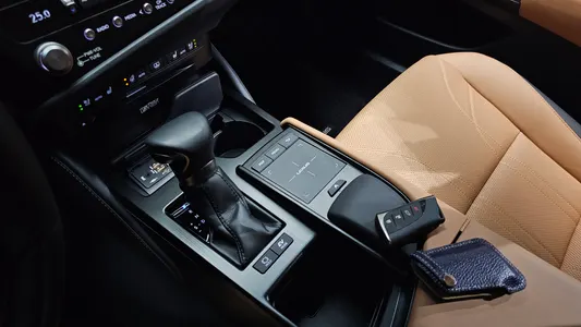 Lexus ES300h 7 2022 9