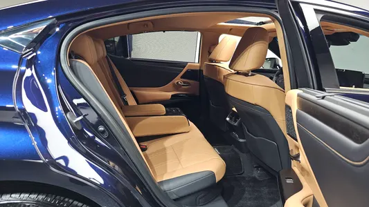 Lexus ES300h 7 2022 11