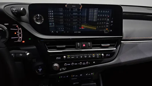 Lexus ES300h 7 2022 14
