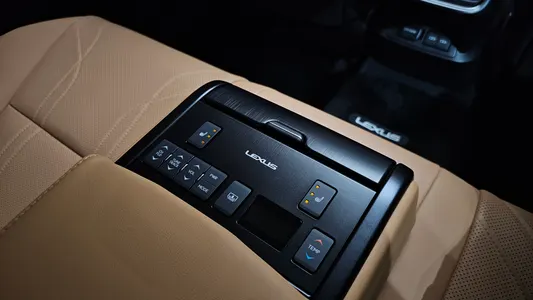 Lexus ES300h 7 2022 19