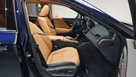 Lexus ES300h 7 2022 27