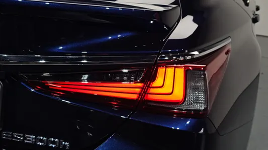 Lexus ES300h 7 2022 24