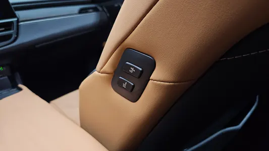 Lexus ES300h 7 2022 41