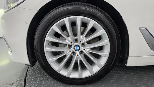 BMW 5 Series (G30) 520d 2018 5