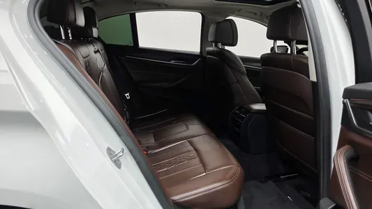 BMW 5 Series (G30) 520d 2018 11