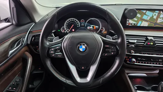 BMW 5 Series (G30) 520d 2018 14