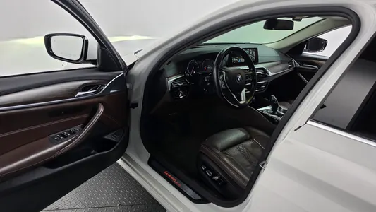 BMW 5 Series (G30) 520d 2018 10