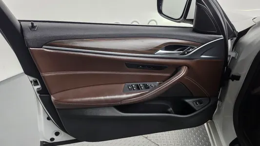 BMW 5 Series (G30) 520d 2018 24
