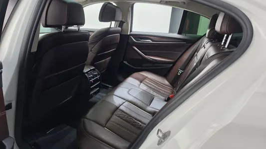 BMW 5 Series (G30) 520d 2018 29