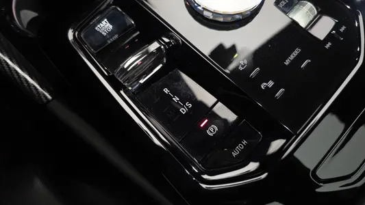BMW 5 Series (G60) 530e M 2024 8