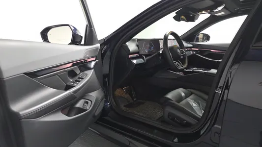 BMW 5 Series (G60) 530e M 2024 9