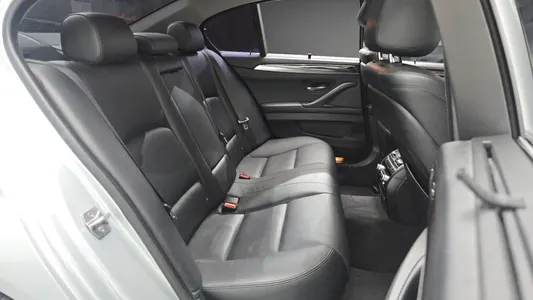 BMW 5 Series (F10) 528i xDrive 2014 11