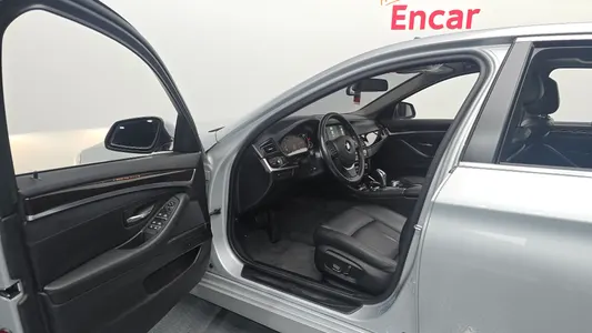 BMW 5 Series (F10) 528i xDrive 2014 10