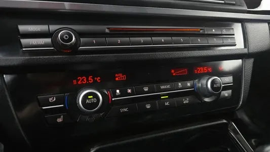 BMW 5 Series (F10) 528i xDrive 2014 18
