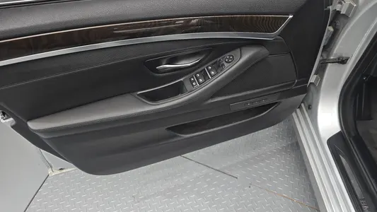 BMW 5 Series (F10) 528i xDrive 2014 24