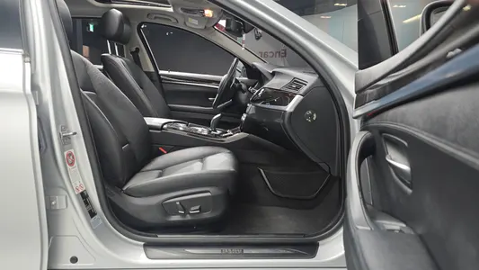 BMW 5 Series (F10) 528i xDrive 2014 26