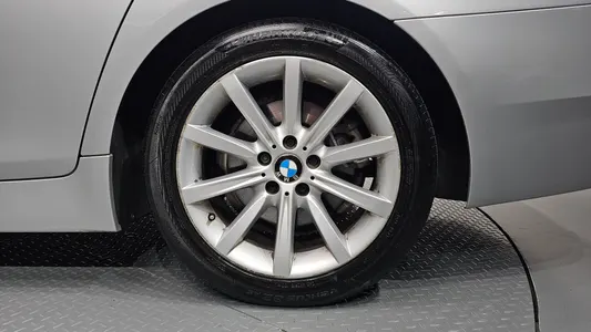 BMW 5 Series (F10) 528i xDrive 2014 21