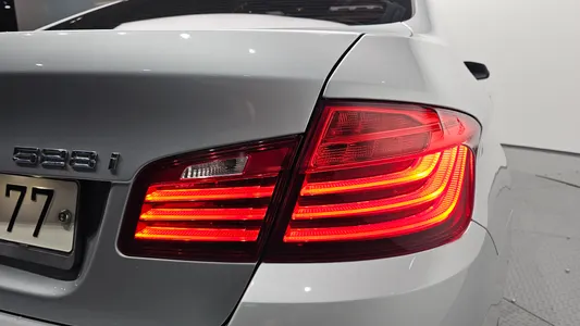 BMW 5 Series (F10) 528i xDrive 2014 23
