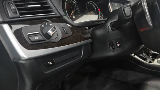 BMW 5 Series (F10) 528i xDrive 2014 27