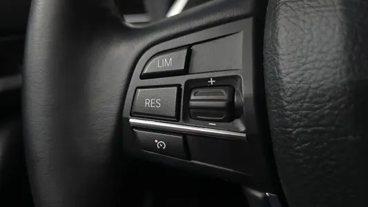 BMW 5 Series (F10) 528i xDrive 2014 29