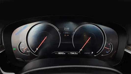 BMW 5 Series (G30) 520d M 2018 8
