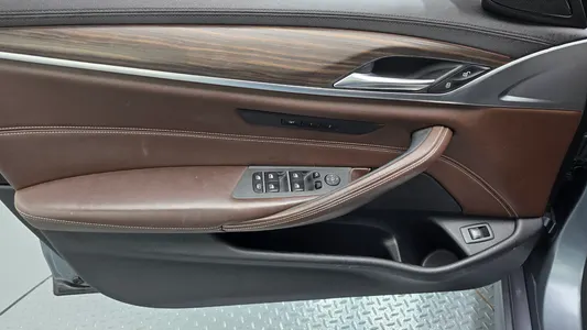 BMW 5 Series (G30) 520d M 2018 24