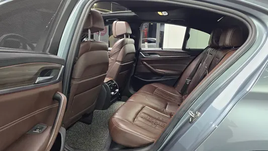BMW 5 Series (G30) 520d M 2018 26