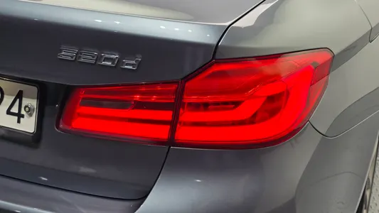 BMW 5 Series (G30) 520d M 2018 23