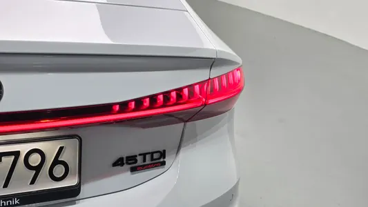 Audi A7 (4K) 45 TDI 2020 23