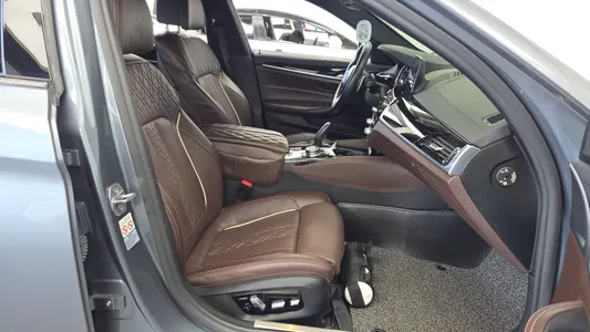 BMW 5 Series (G30) 530i M 2018 11