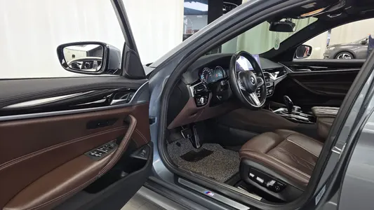 BMW 5 Series (G30) 530i M 2018 10