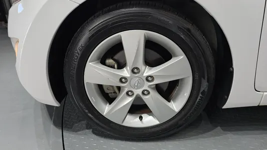 Hyundai MD M16 GDI 2013 5