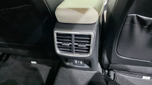 Kia K5 3 2025 36