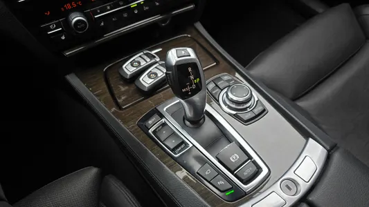 BMW 7 Series (F01) 740Li 2012 9