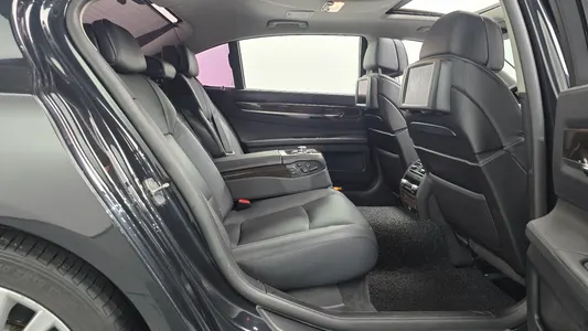 BMW 7 Series (F01) 740Li 2012 11