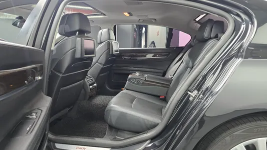 BMW 7 Series (F01) 740Li 2012 12