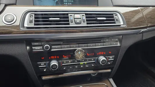 BMW 7 Series (F01) 740Li 2012 17
