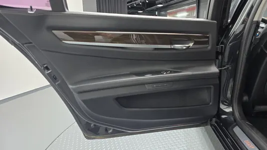 BMW 7 Series (F01) 740Li 2012 25