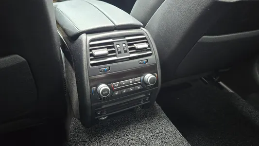 BMW 7 Series (F01) 740Li 2012 31