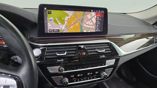 BMW 5 Series (G30) 520i 2021 12