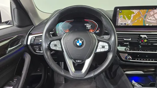 BMW 5 Series (G30) 520i 2021 13