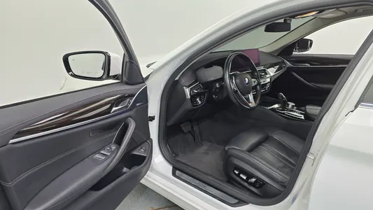BMW 5 Series (G30) 520i 2021 10