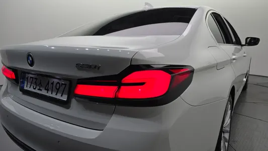 BMW 5 Series (G30) 520i 2021 23