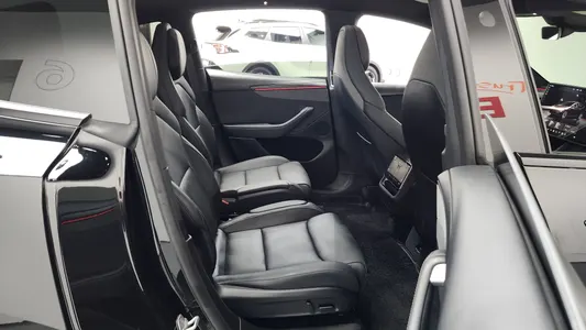 Tesla Y L AWD 2026 11