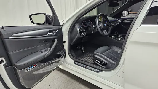 BMW 5 Series (G30) 523d M 2023 10